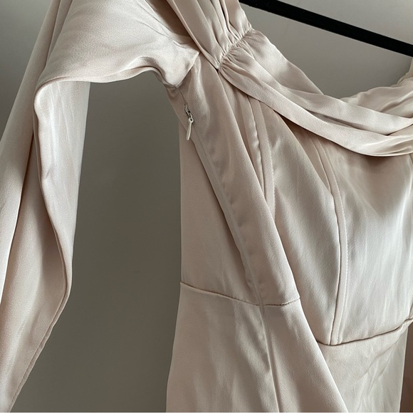 Pretty Little Thing Champagne Satin Pleat Bardot Flared Sleeve Shift Dress - Picture 3 of 8